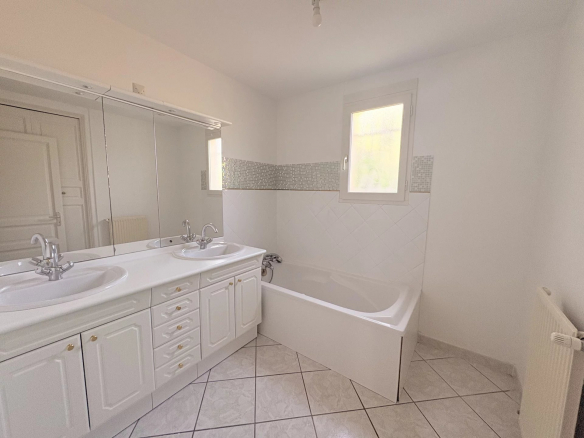 Location maison T6 La Salvetat Saint Gilles