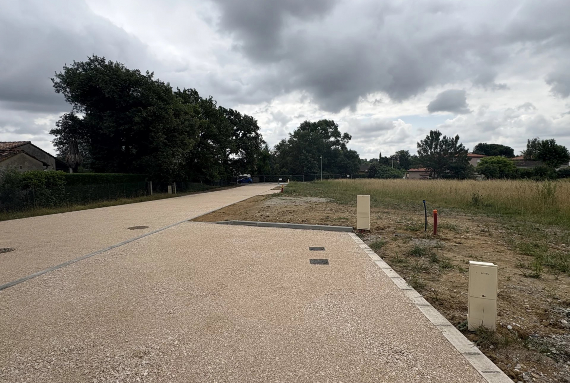 LA SALVETAT ST GILLES - TERRAIN