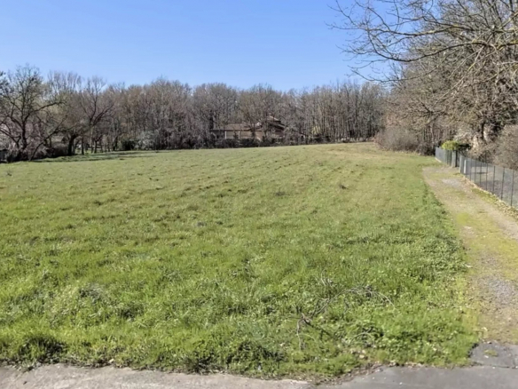 LA SALVETAT ST GILLES - TERRAIN 1 108 m2