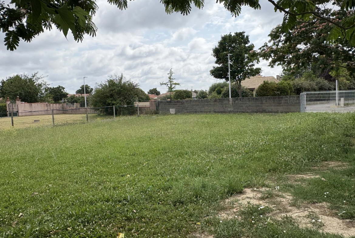 LA SALVETAT SAINT GILLES - TERRAIN VIABILISÉ 789 m2