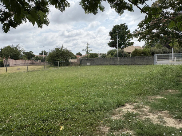 LA SALVETAT SAINT GILLES - TERRAIN VIABILISÉ 789 m2