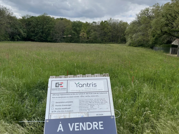 LA SALVETAT SAINT GILLES - TERRAIN 835 M2