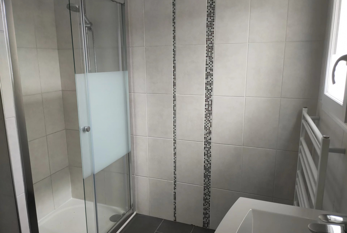 Location Maison T5 meublée - Salvetat st Gilles