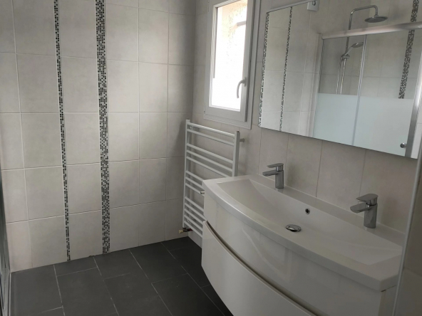 Location Maison T5 meublée - Salvetat st Gilles
