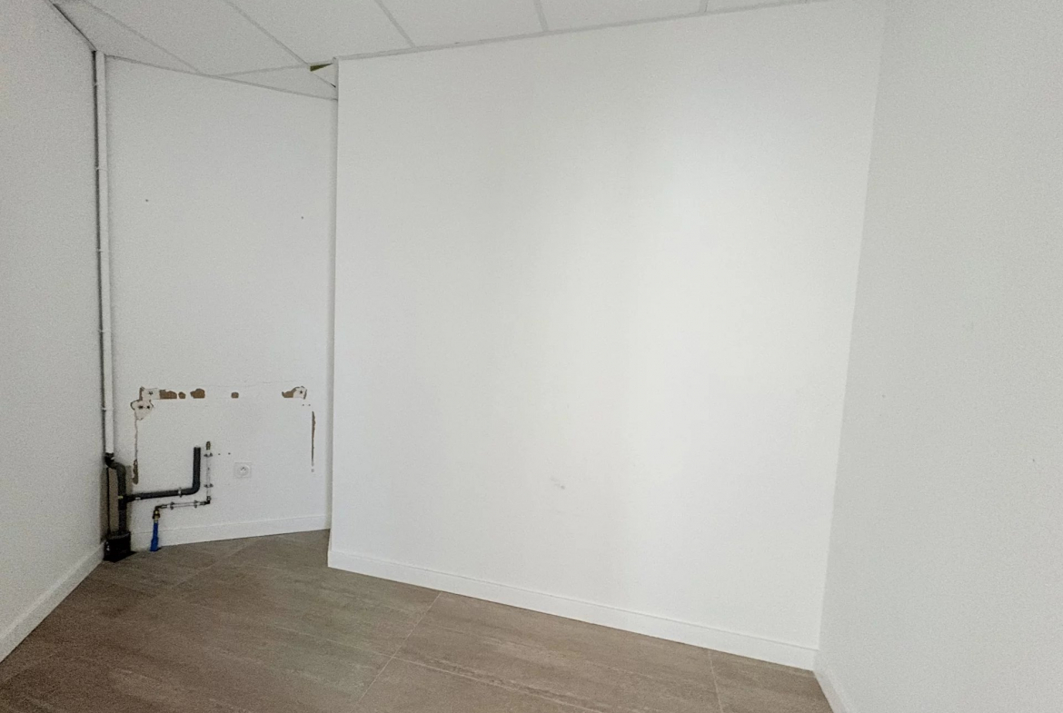 Location Bureau 68m2 - La Salvetat - St - Gilles