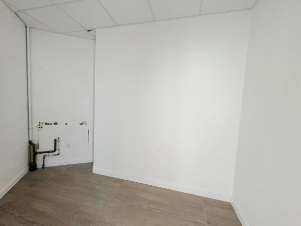 Location Bureau 68m2 - La Salvetat - St - Gilles
