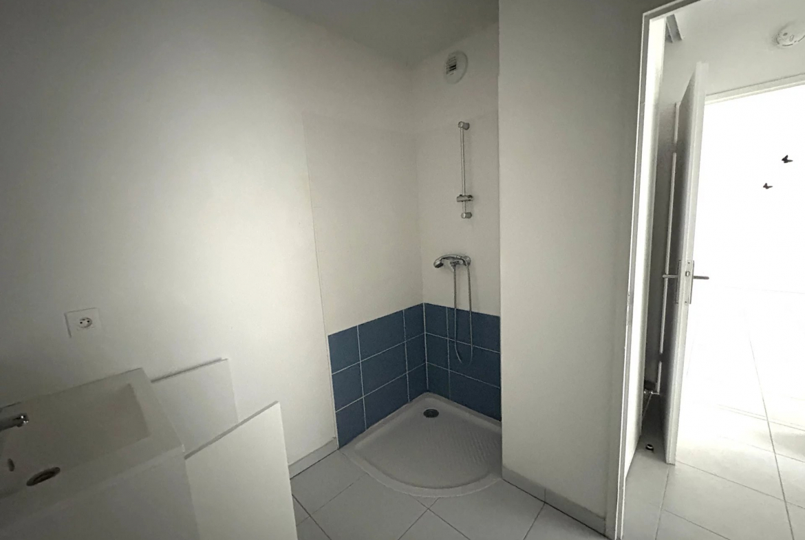 LA SALVETAT ST GILLES - Appart T2 avec balcon et parking