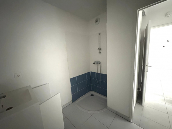 LA SALVETAT ST GILLES - Appart T2 avec balcon et parking