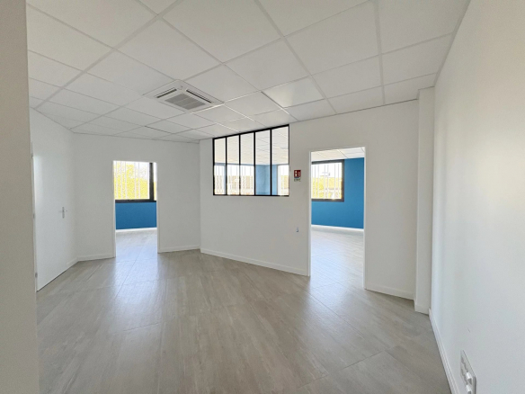 Location Bureau 68m2 - La Salvetat - St - Gilles