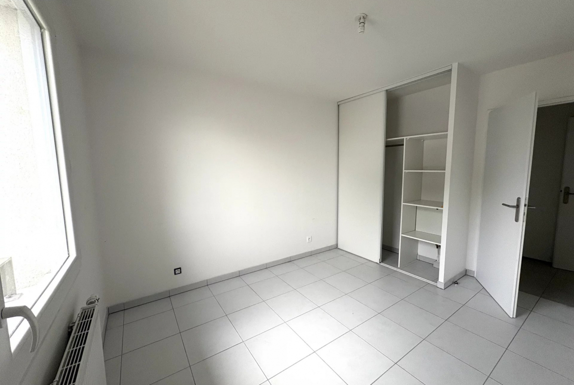 LA SALVETAT ST GILLES - Appart T2 avec balcon et parking