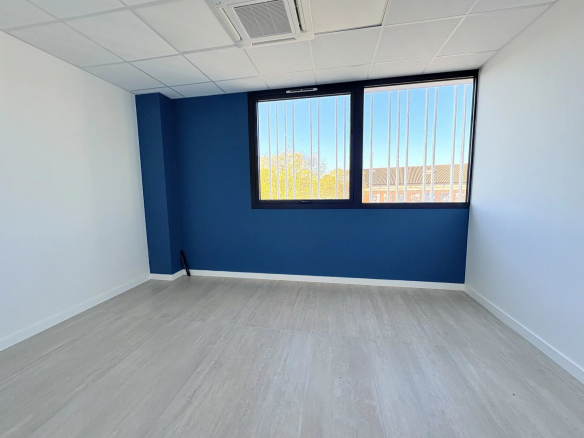 Location Bureau 68m2 - La Salvetat - St - Gilles