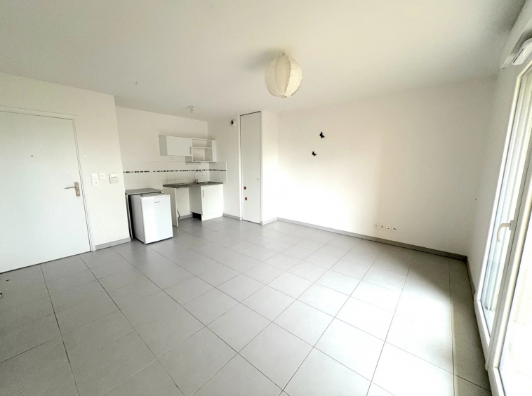 LA SALVETAT ST GILLES - Appart T2 avec balcon et parking