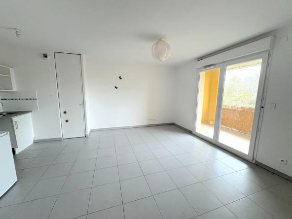 LA SALVETAT ST GILLES - Appart T2 avec balcon et parking