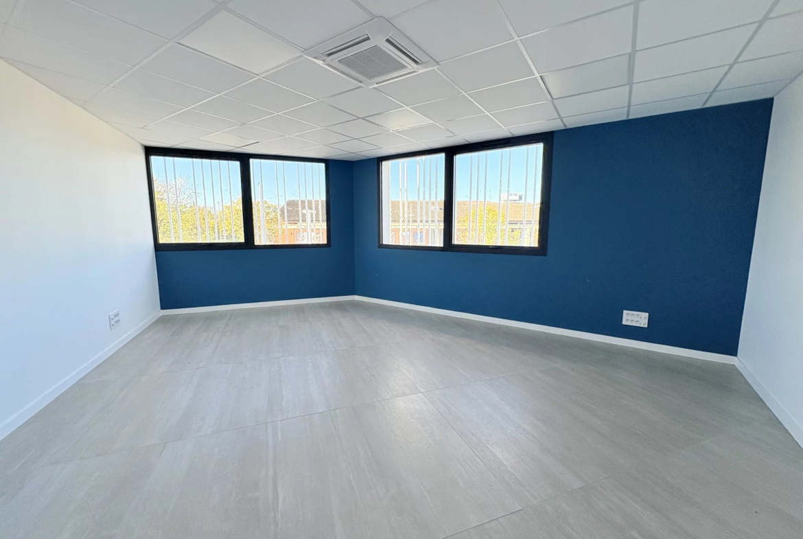 Location Bureau 68m2 - La Salvetat - St - Gilles