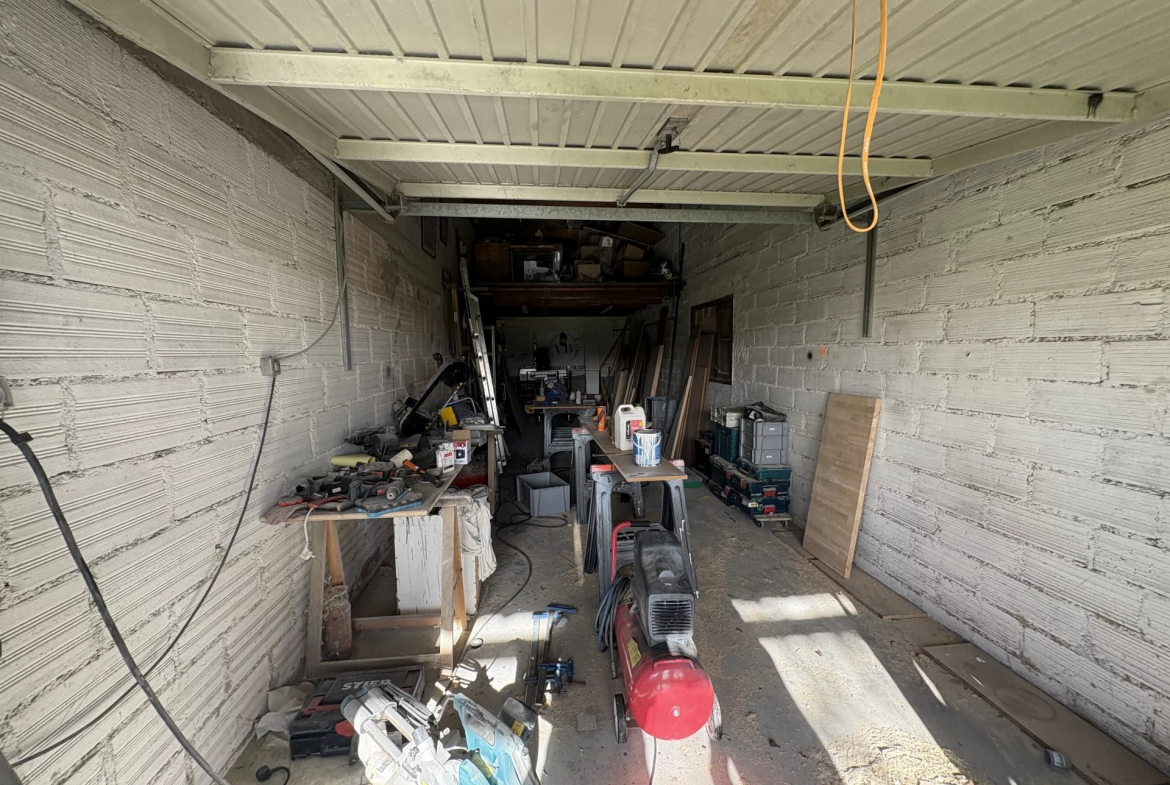 LA SALVETAT SAINT GILLES - HANGAR avec sanitaire