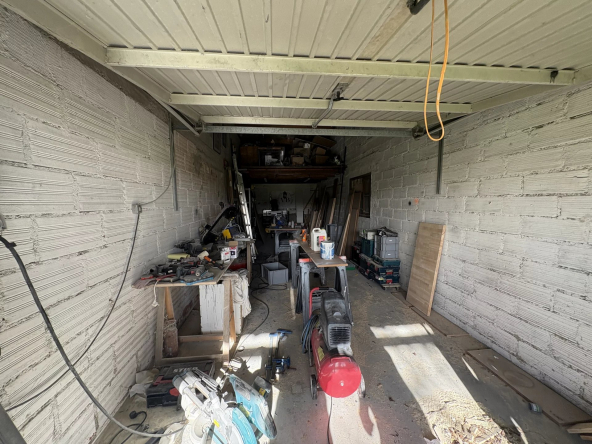 LA SALVETAT SAINT GILLES - HANGAR avec sanitaire