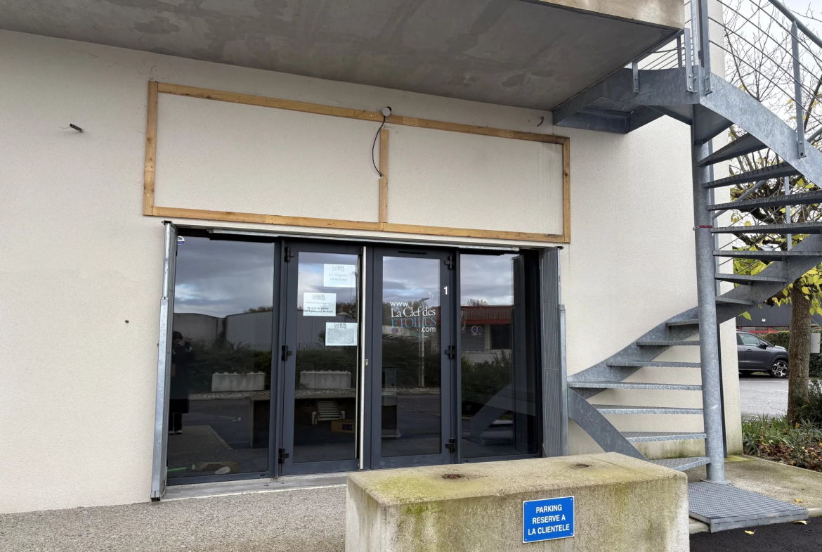 Location - Local commercial - Salvetat-st-gilles