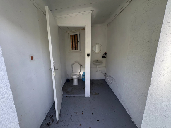 LA SALVETAT SAINT GILLES - HANGAR avec sanitaire