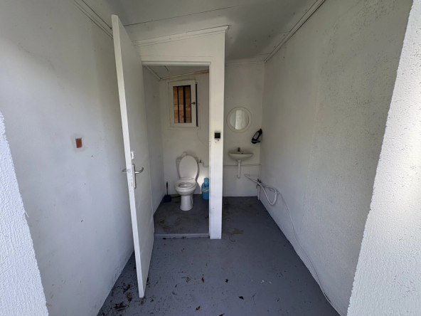 LA SALVETAT SAINT GILLES - HANGAR avec sanitaire