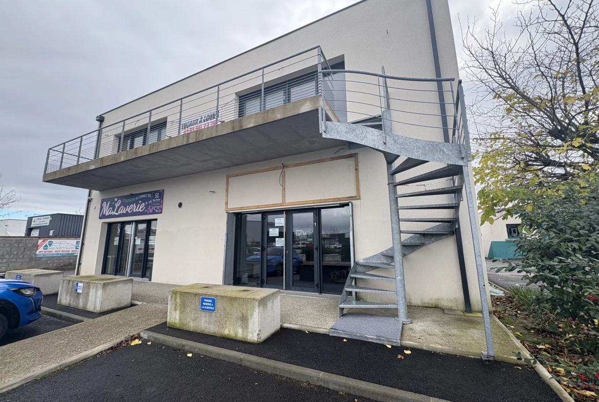 Location - Local commercial - Salvetat-st-gilles