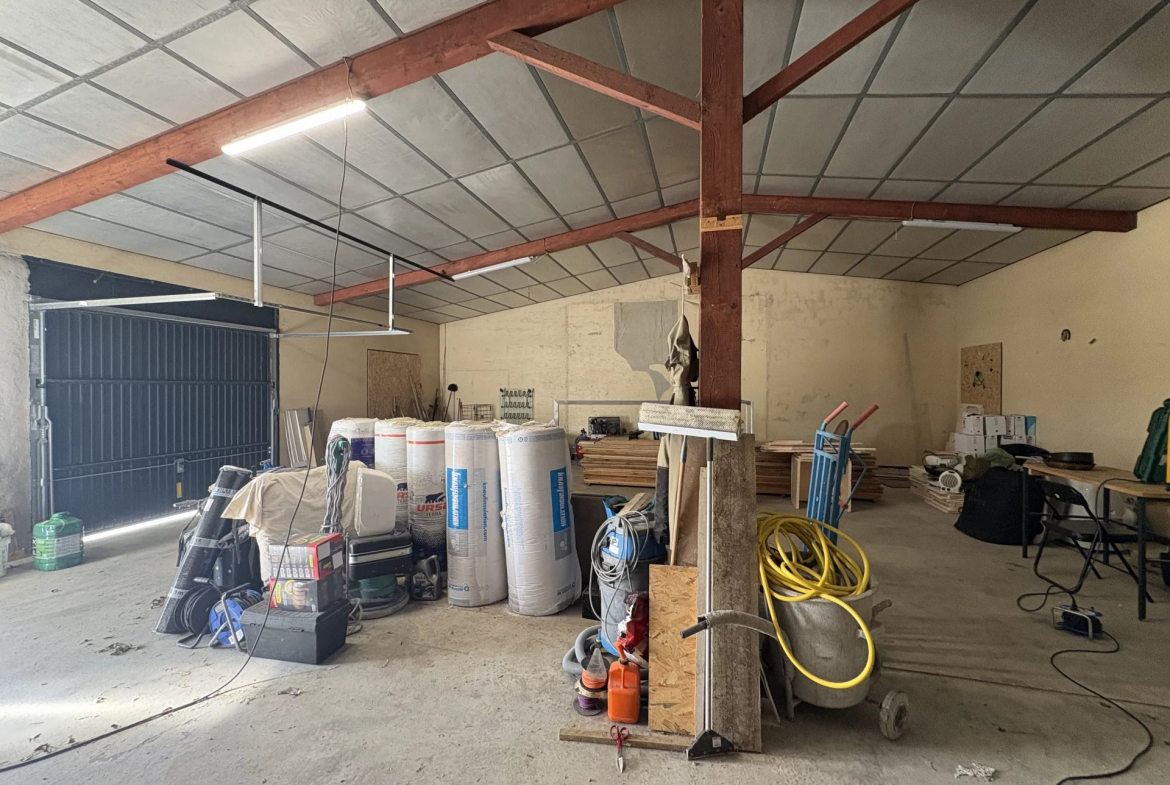 LA SALVETAT SAINT GILLES - HANGAR avec sanitaire