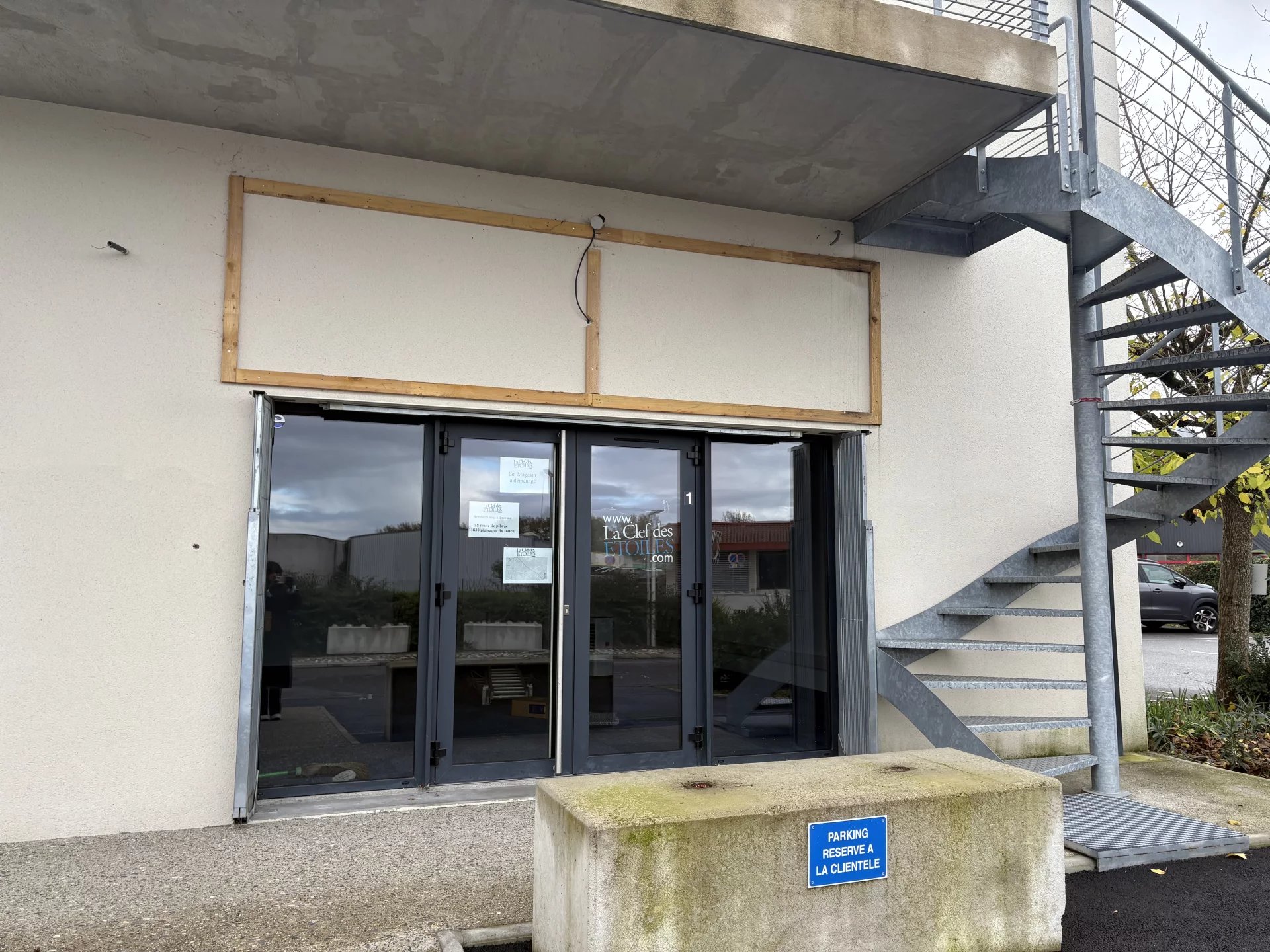 Location - Local commercial - Salvetat-st-gilles