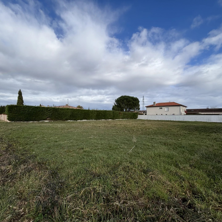 La SALVETAT-SAINT-GILLES - TERRAIN