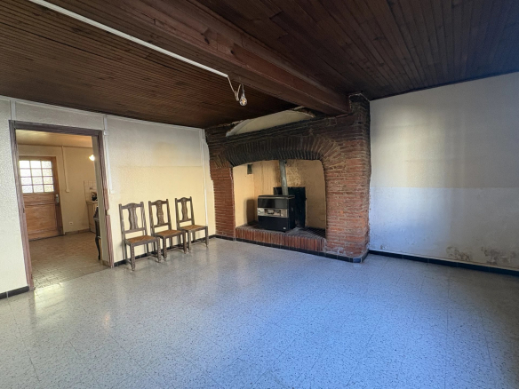 LEGUEVIN - MAISON DE VILLE T3