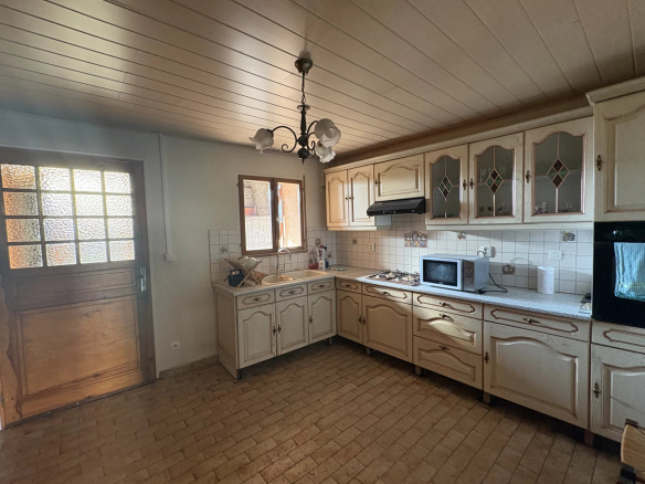 LEGUEVIN - MAISON DE VILLE T3