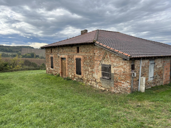10 KM DE RIEUMES- FERME & GRANGE