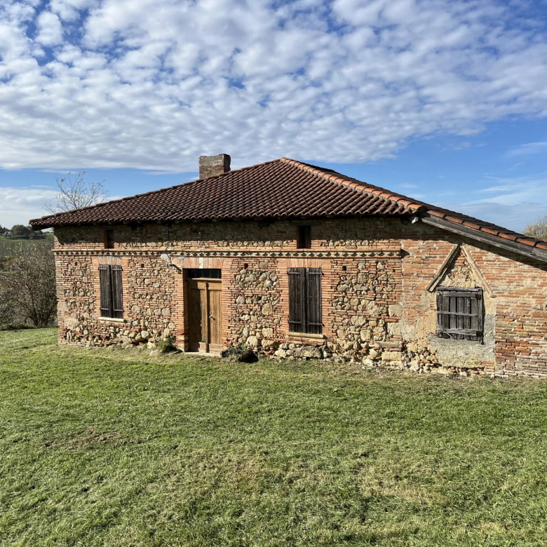 10 KM DE RIEUMES- FERME & GRANGE