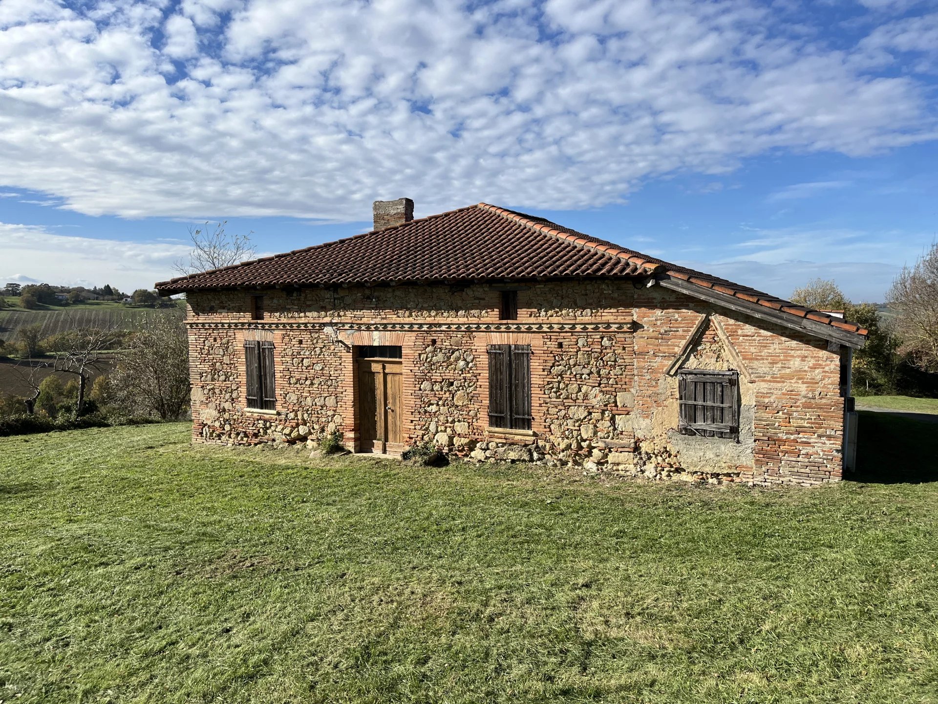 10 KM DE RIEUMES- FERME & GRANGE