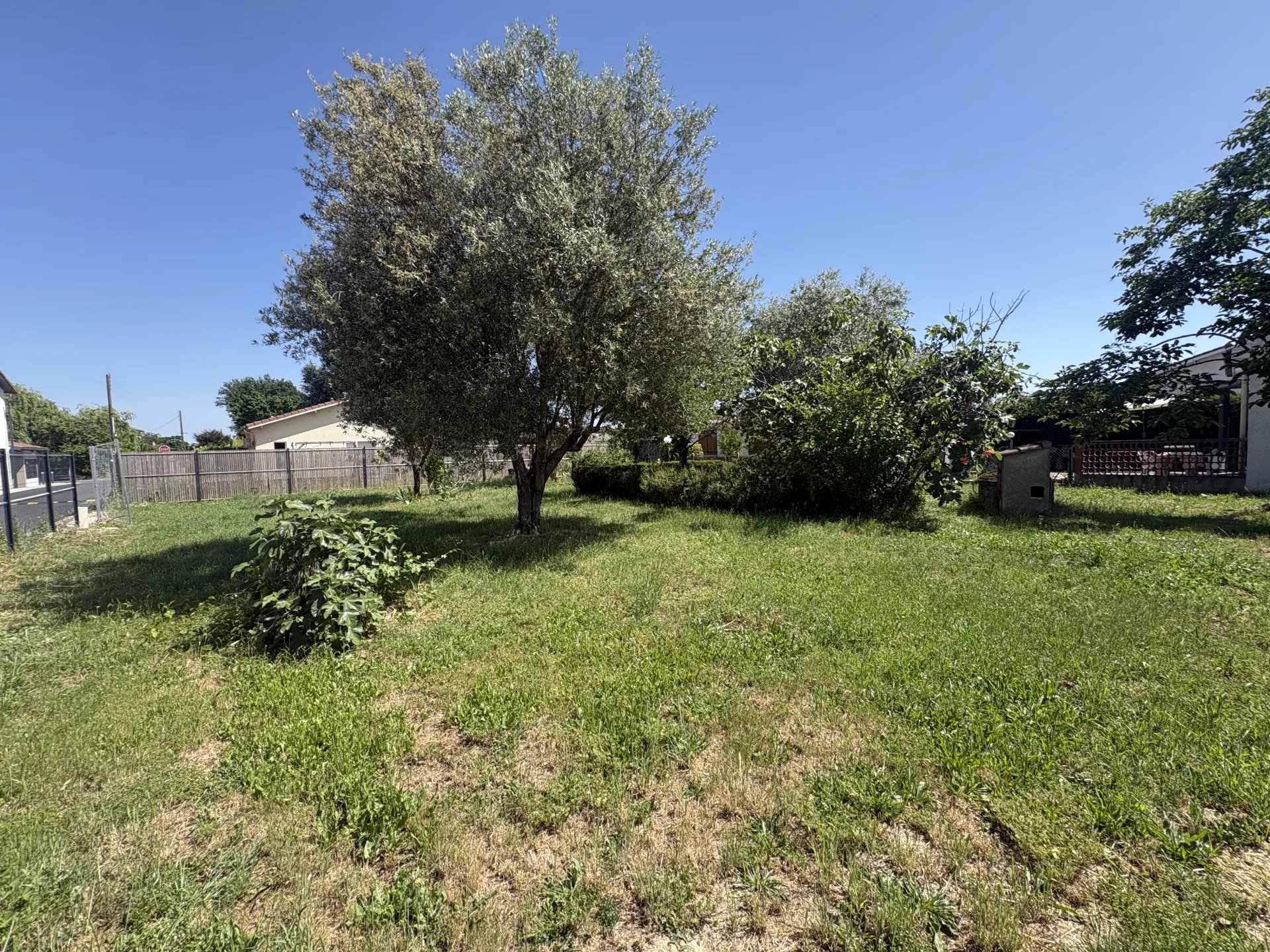 LA SALVETAT-SAINT-GILLES - TERRAIN