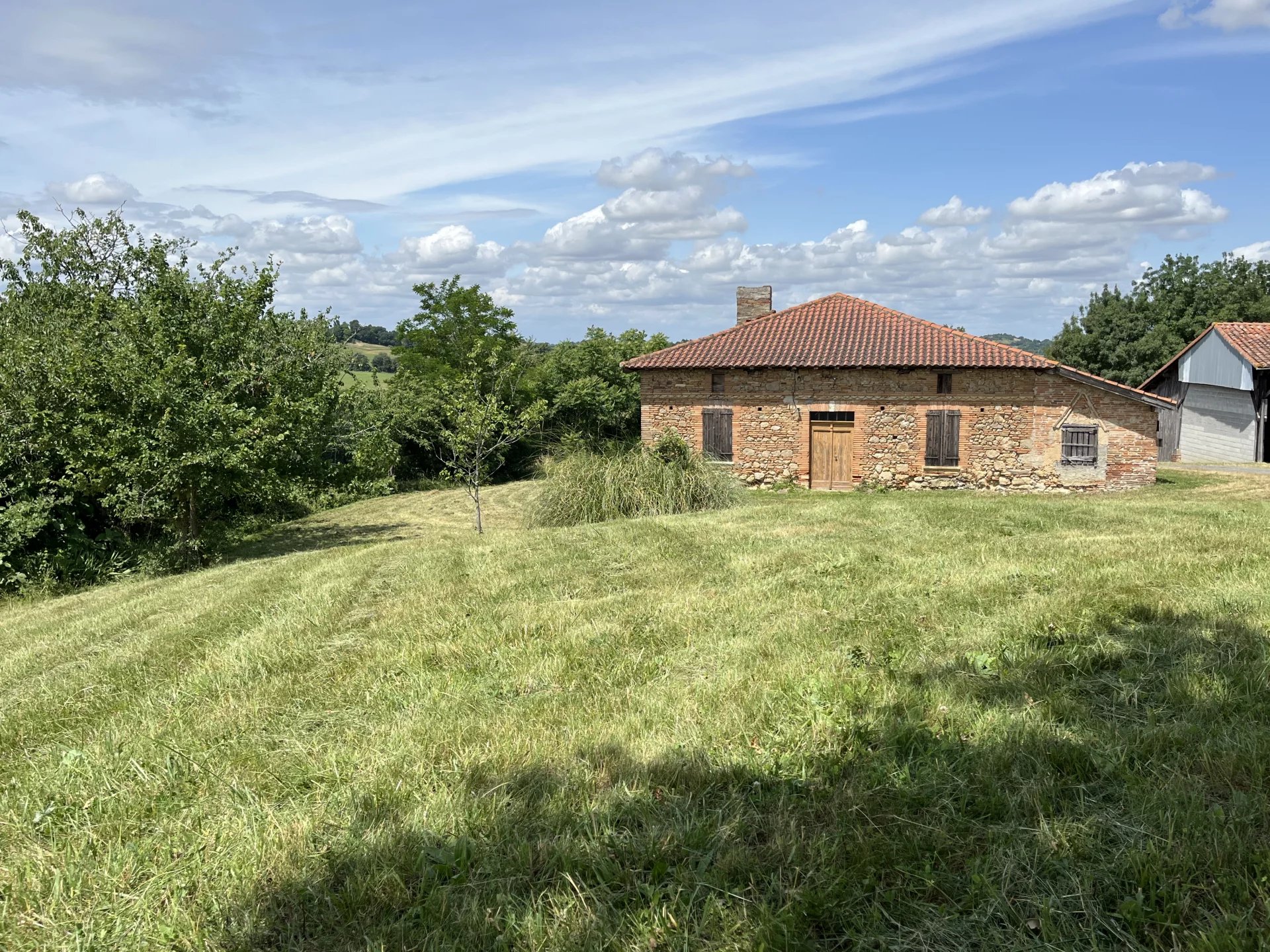 10 KM DE RIEUMES- FERME & GRANGE