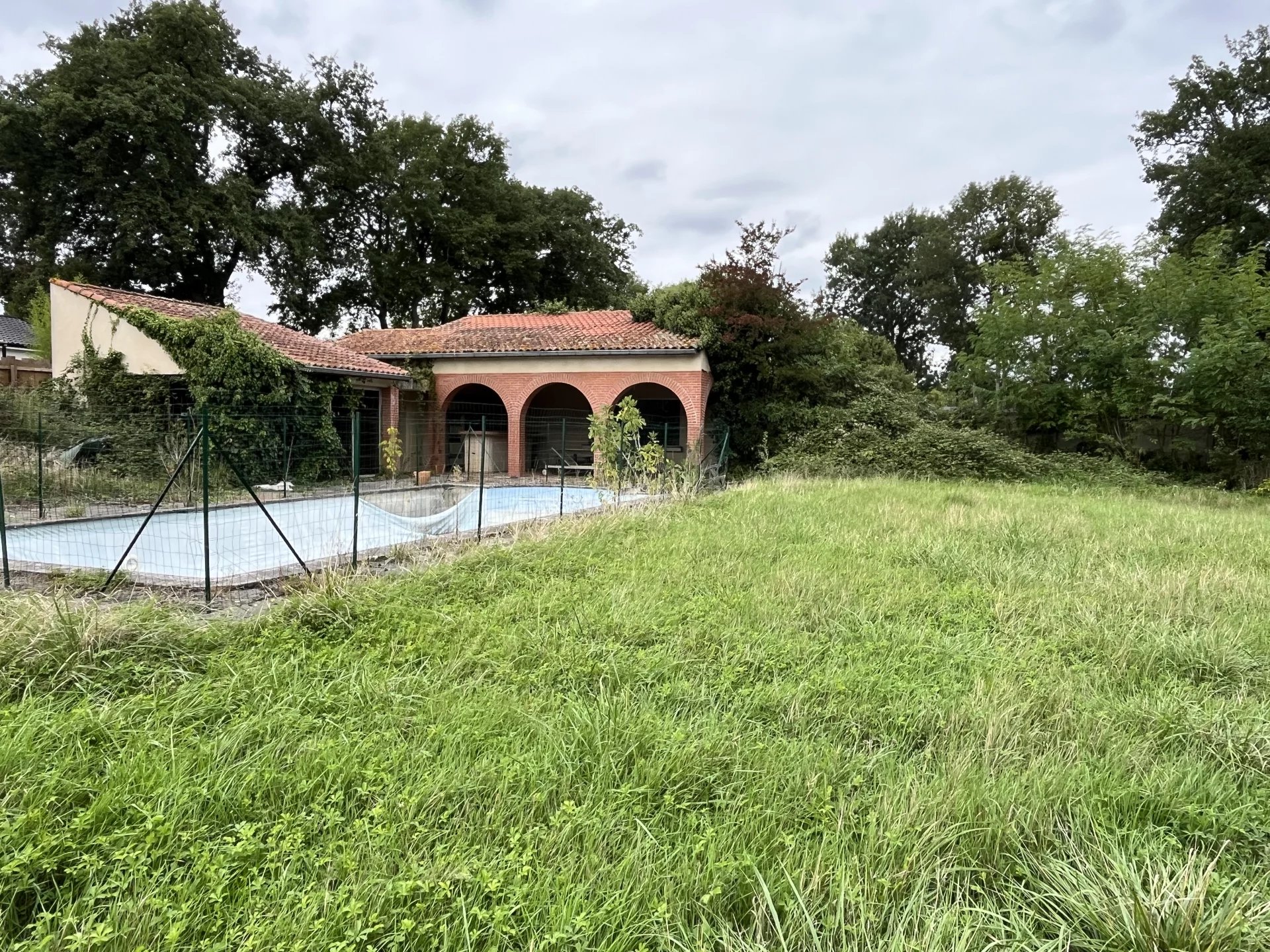 BONREPOS SUR AUSSONNELLE - BATISSE A RENOVER