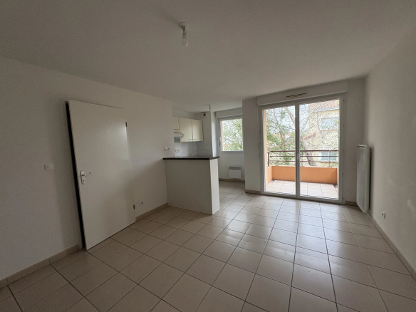LA SALVETAT SAINT GILLES - APPARTEMENT  T2