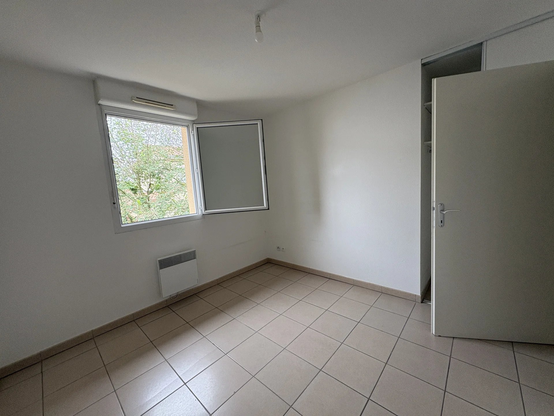 LA SALVETAT SAINT GILLES - APPARTEMENT  T2